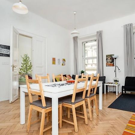 Bright, Spacious Apartment In The Historic Centre Prague Extérieur photo