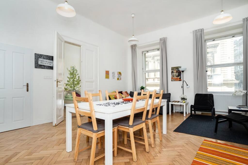 Bright, Spacious Apartment In The Historic Centre Prague Extérieur photo