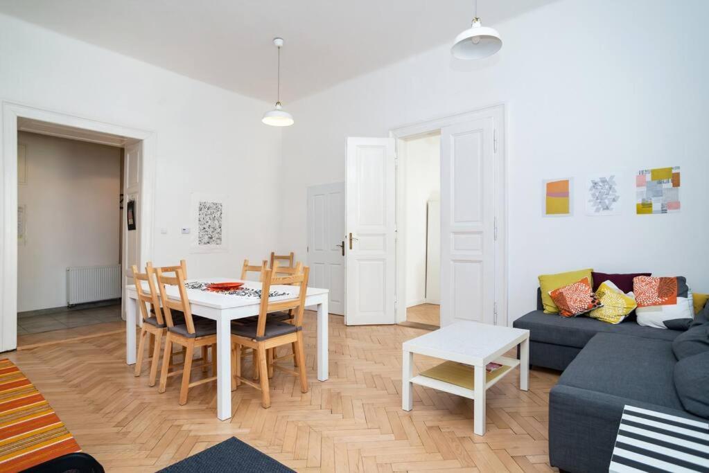 Bright, Spacious Apartment In The Historic Centre Prague Extérieur photo